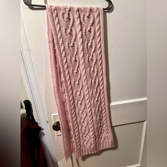 Pink knitted scarf with pearl - Picture 1 of 5